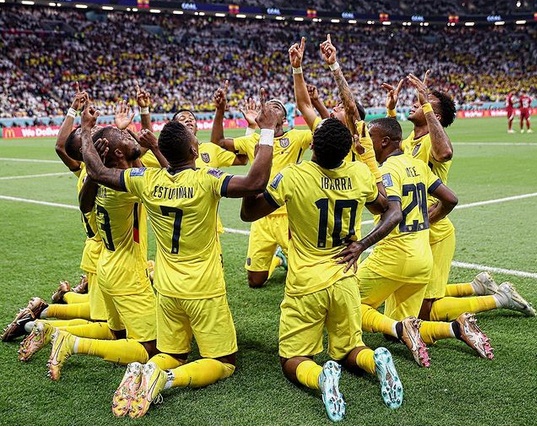 Ecuador ofrece goles a Dios en el primer partido del mundial contra Qatar